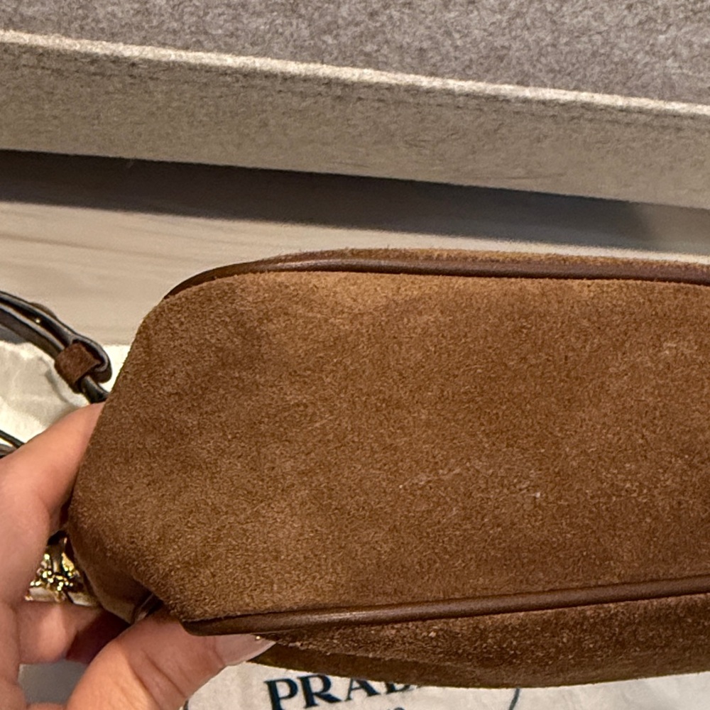 Prada Re-Edition suede mini-bag 2005 - Picture 9 of 12